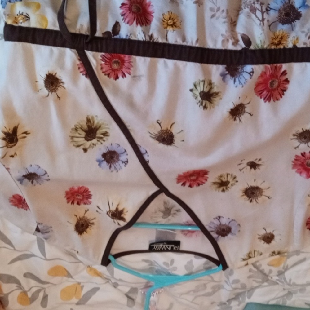 Scrub top size L